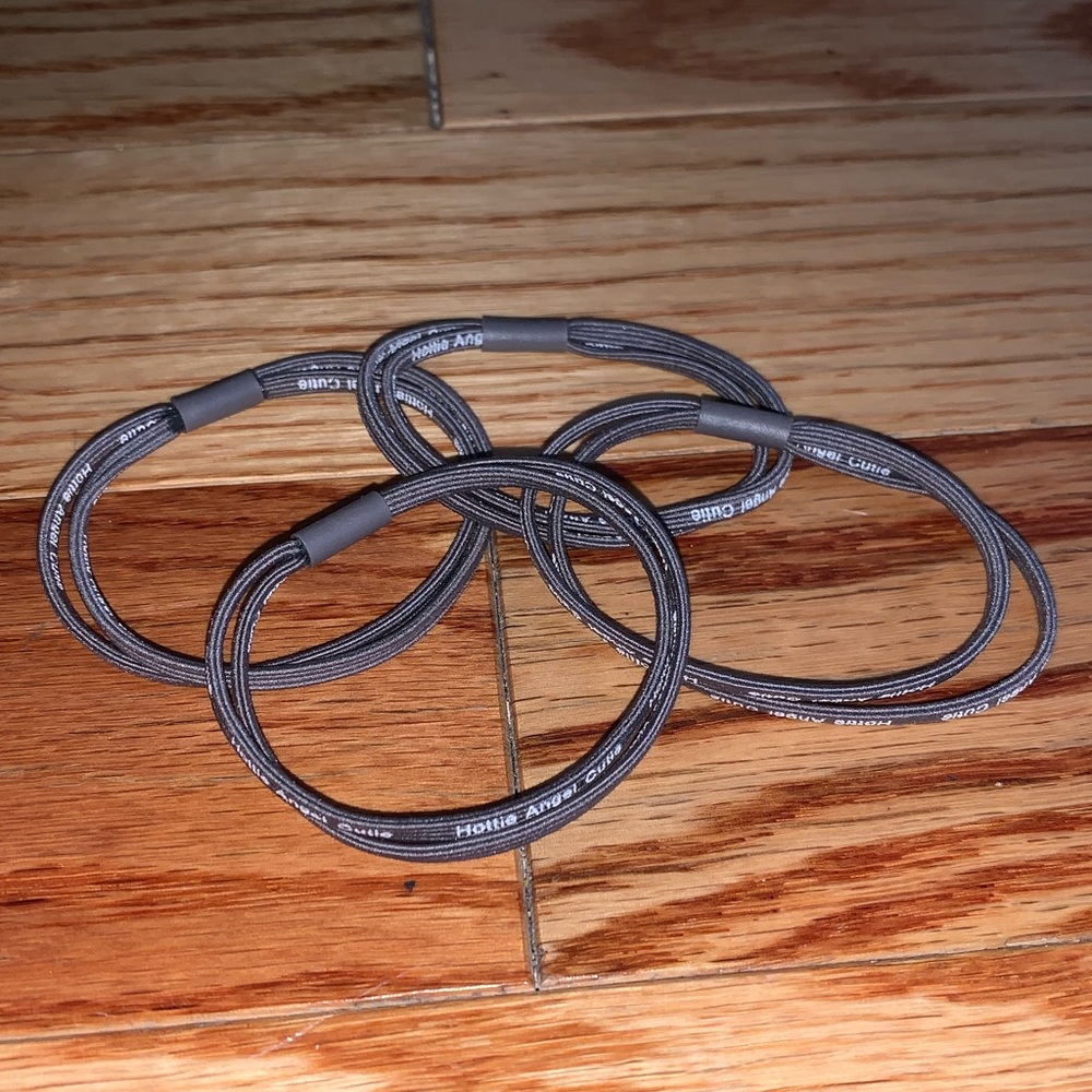 🌞 (2/$20) NWOT Set of 4 Double Band Hair Ties
